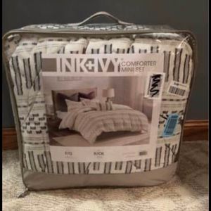 New in package ink +ivy comforter set rhea ivory geometric jacquard king bed set